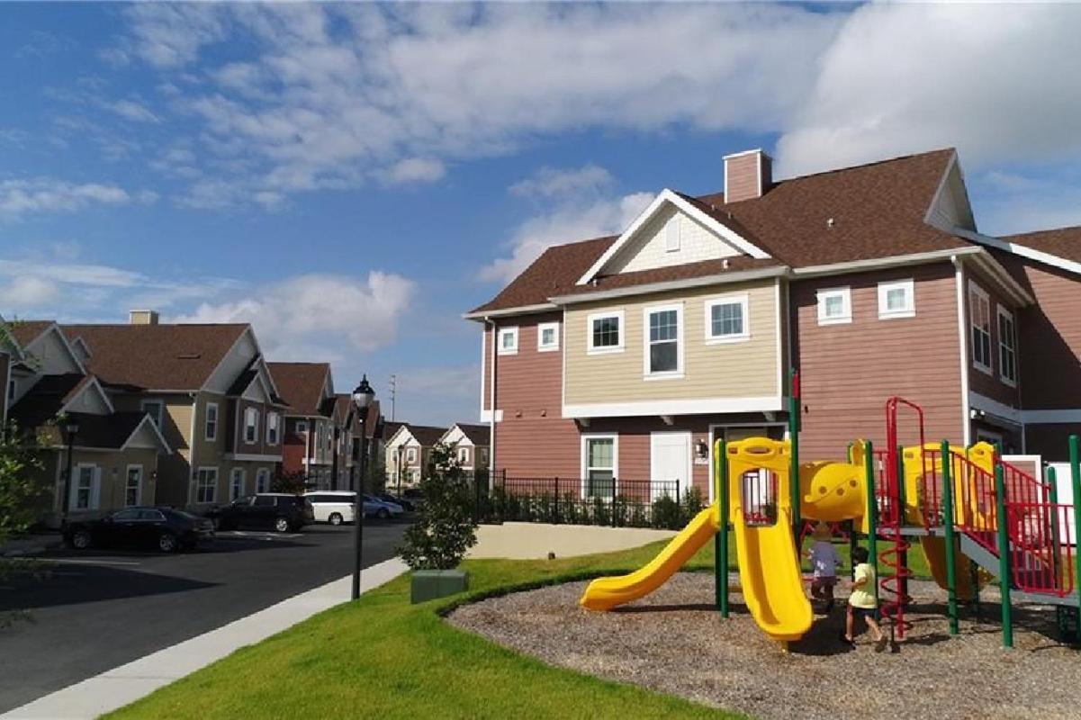 Themed House 5 Min To Parks, Heated Pool, Jacuzzi, Gym And Holiday home