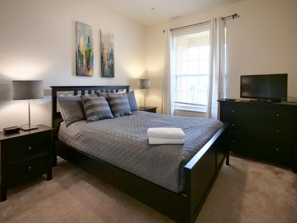 3br 2bath Balcony 5min Conv Center 1388ft