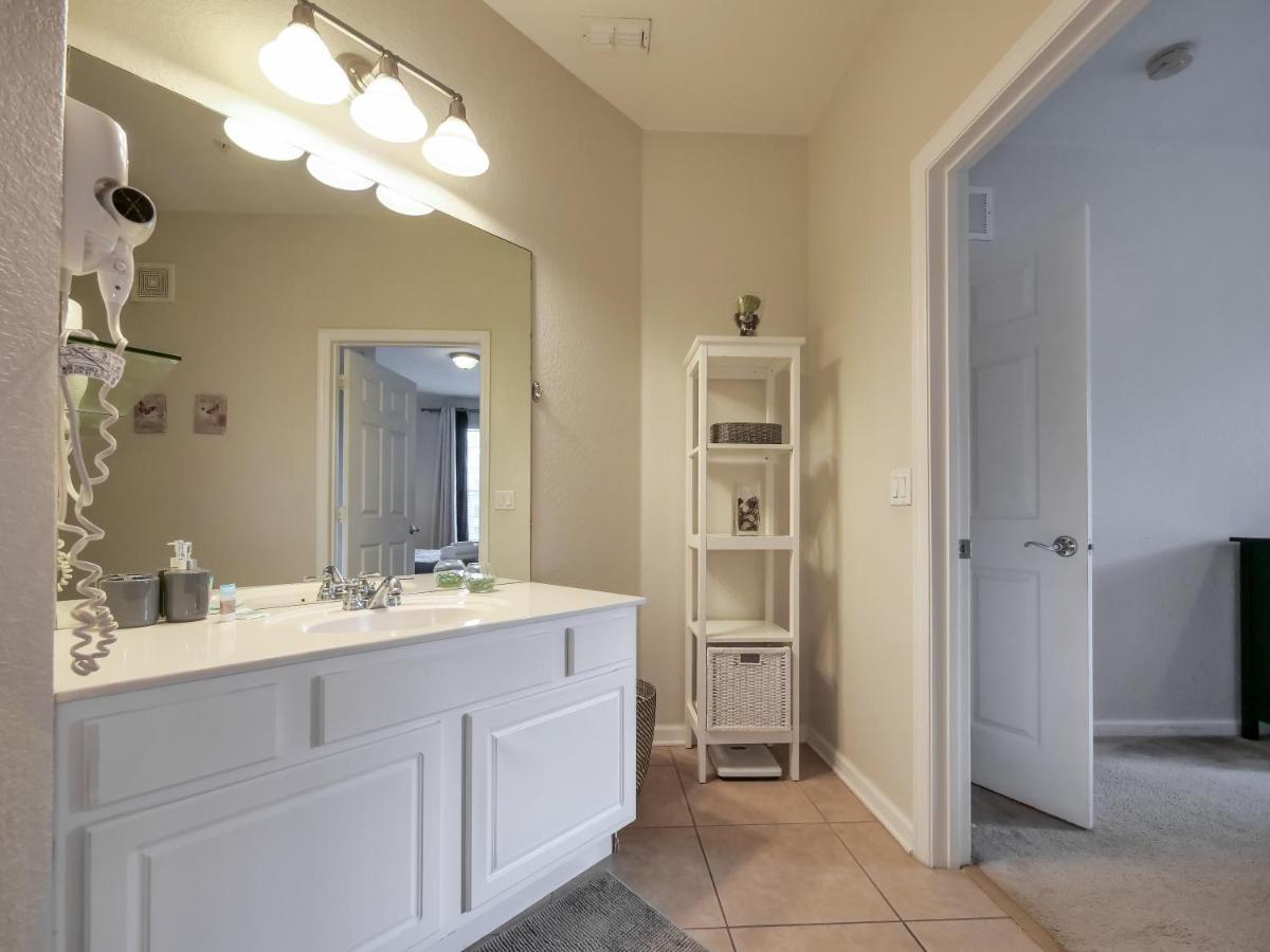 Holiday home 3br 2bath Balcony 5min Conv Center 1388ft Orlando