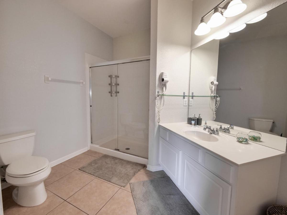 3br 2bath Balcony 5min Conv Center 1388ft Holiday home