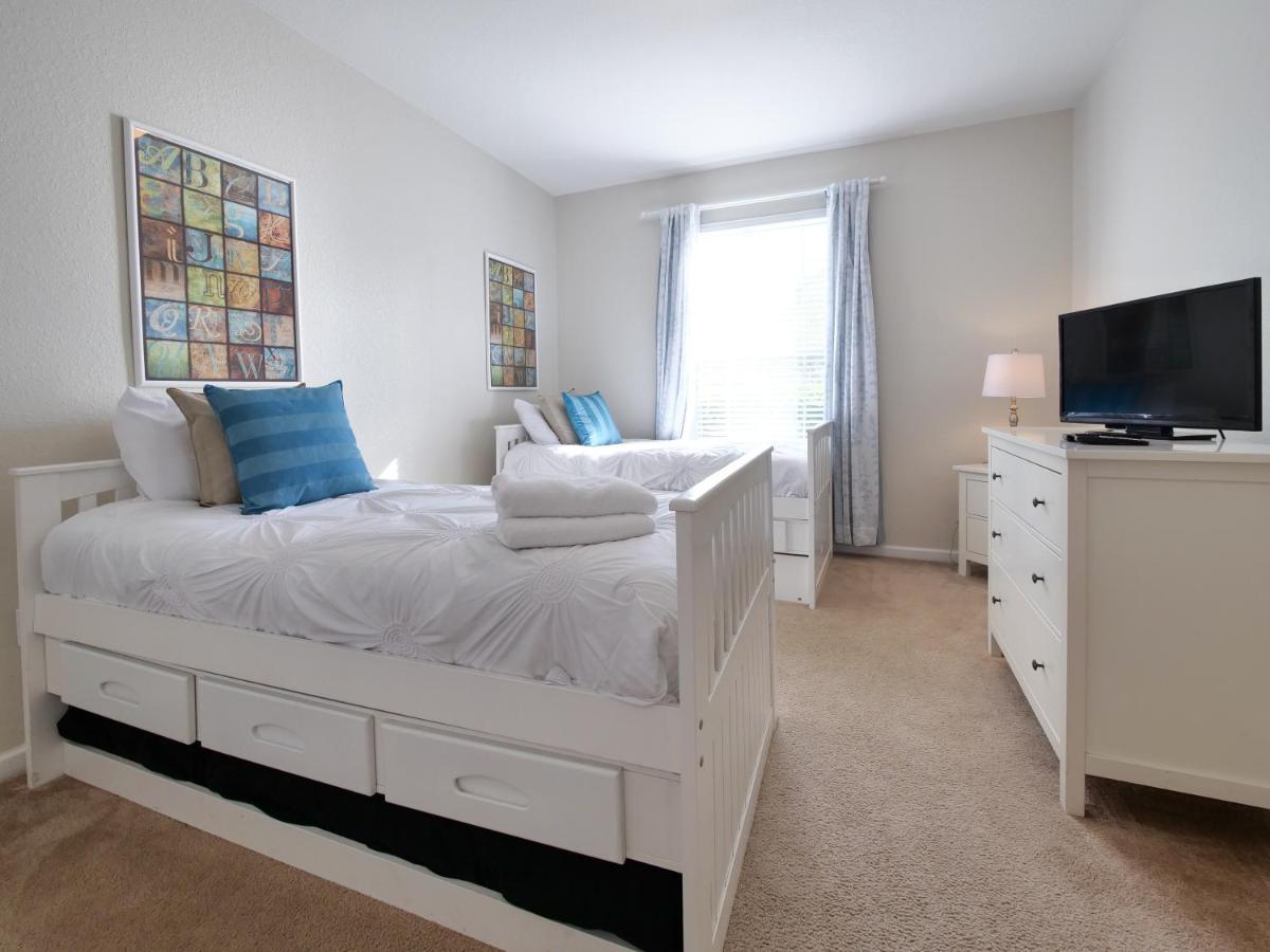 Holiday home 3br 2bath Balcony 5min Conv Center 1388ft Orlando