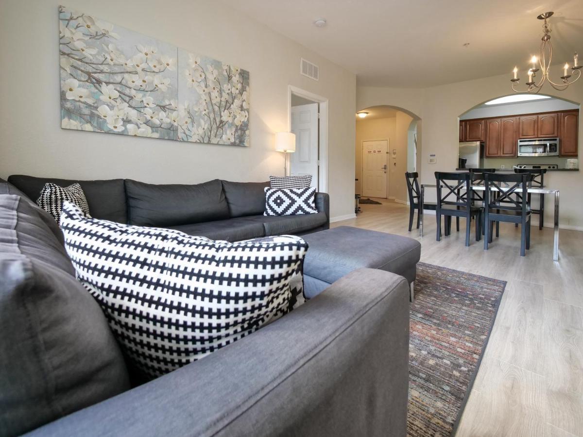 3br 2bath Balcony 5min Conv Center 1388ft