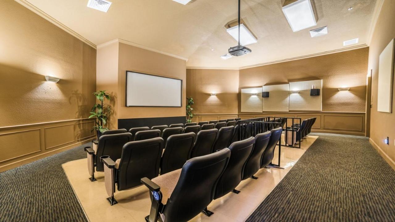 Holiday home Near Disney! Spacious 5br With Private Pool, Hot Tub And Theater! *