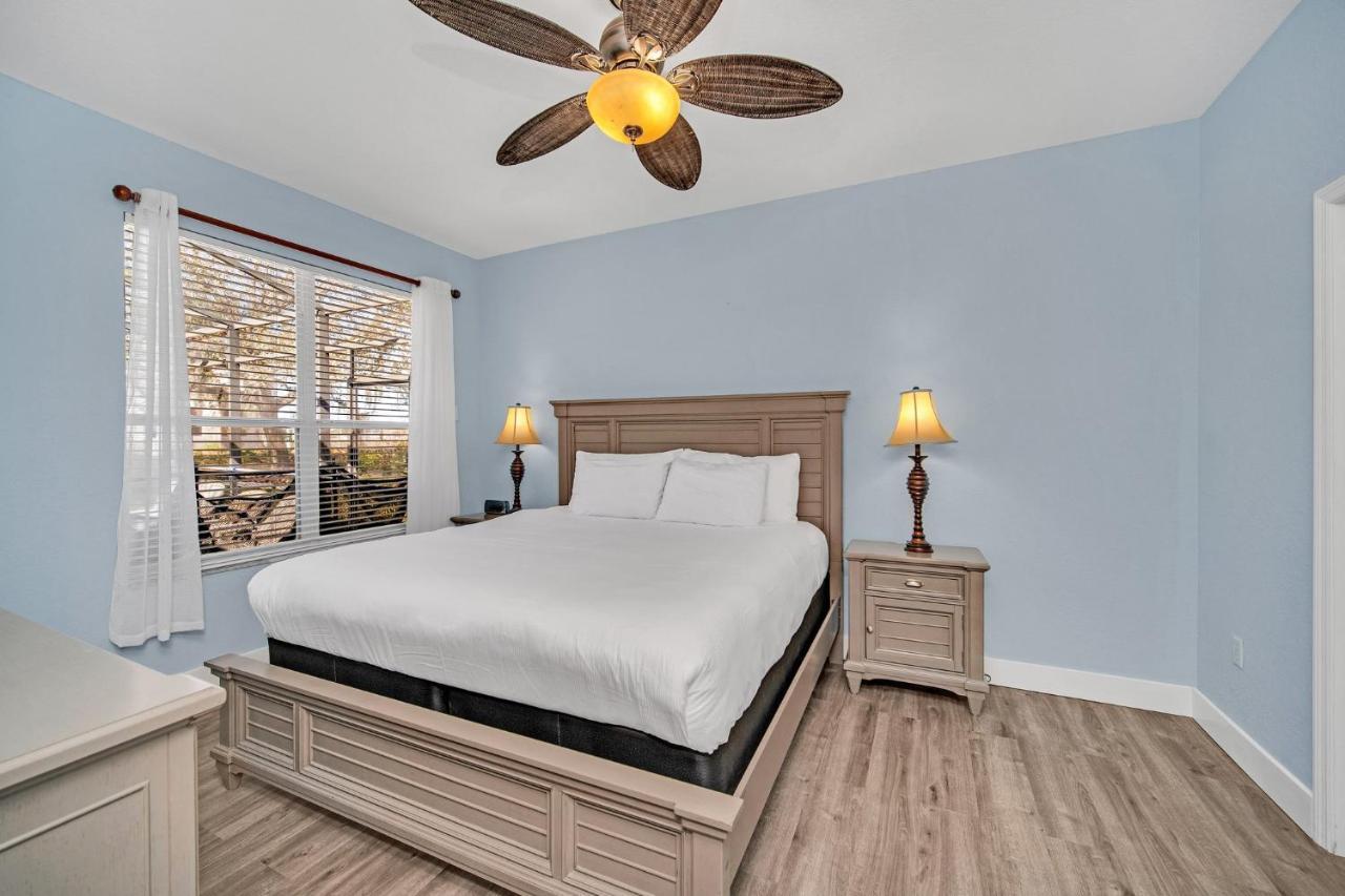 Holiday home Near Disney! Spacious 5br With Private Pool, Hot Tub And Theater!