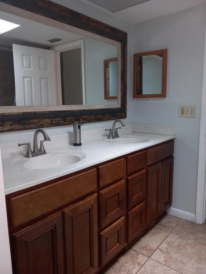 Renovated Pool Home With Game Room, Just 8 Miles To Disney And Universal!!! Holiday home