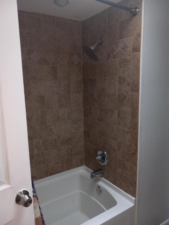 Renovated Pool Home With Game Room, Just 8 Miles To Disney And Universal!!! Holiday home Orlando
