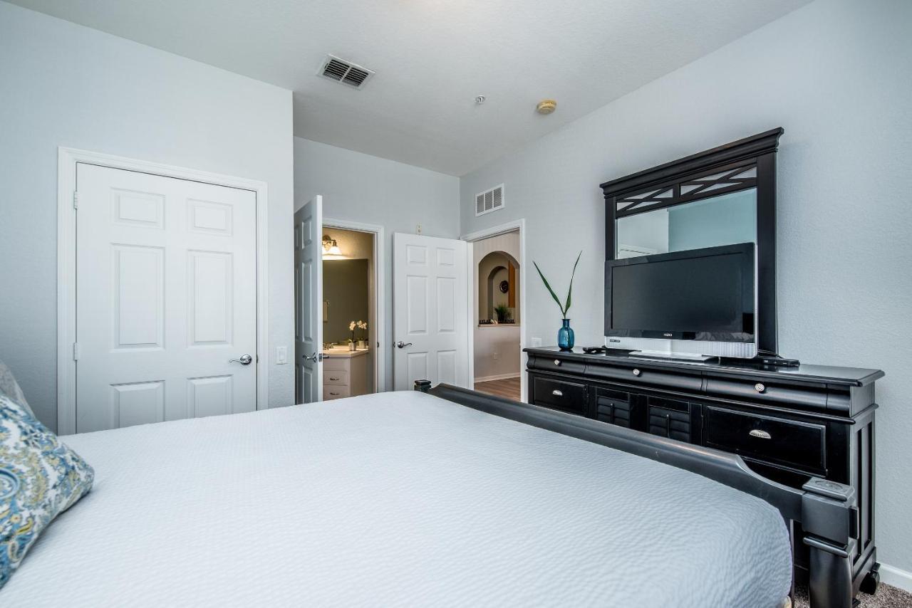 Gorgeous Top-floor W Private Balcony Apartment *