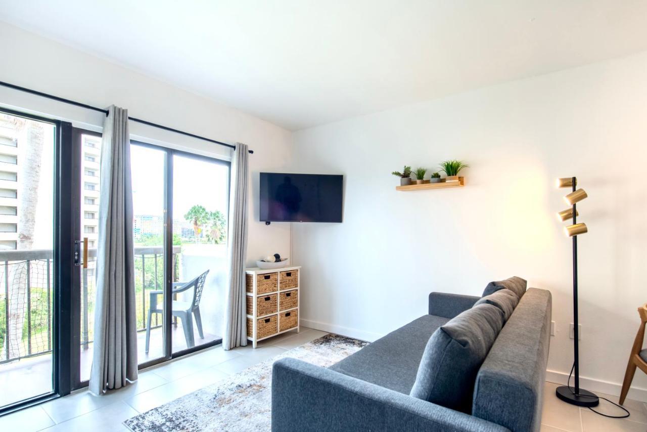 Apartment Near Universal With Great View