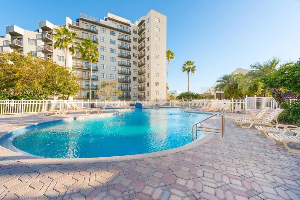 Near Universal With Great View Apartment *