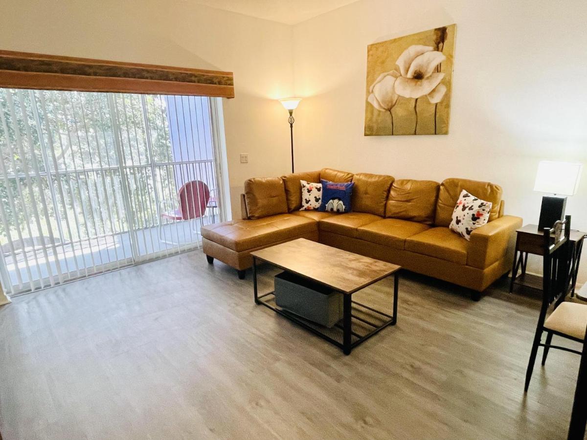 Huge Screened Patio That Overlooks Buck, Near Famous Attractions!! * Orlando