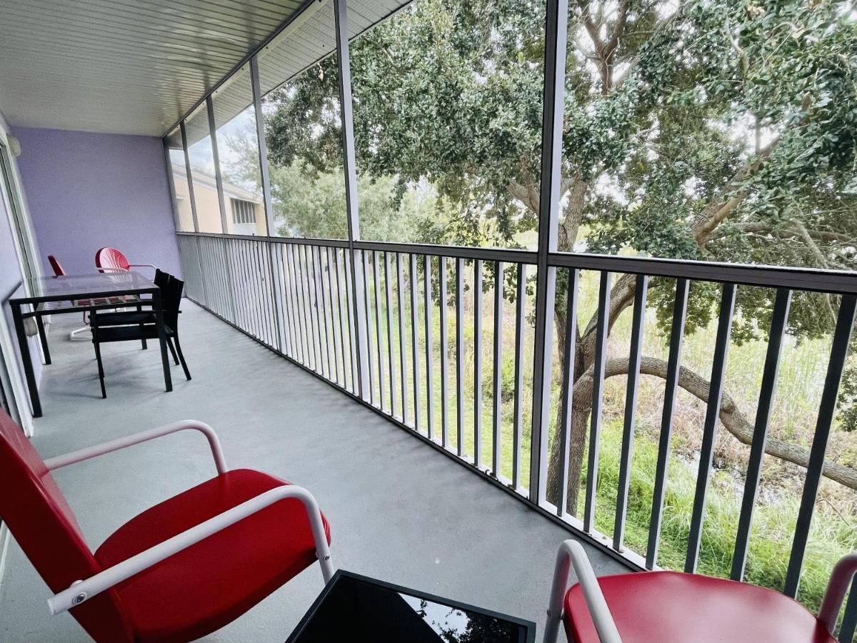 Huge Screened Patio That Overlooks Buck, Near Famous Attractions!! Apartment Orlando