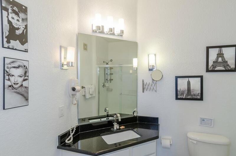 Apartment Incredible - 2 Miles From Portal 201