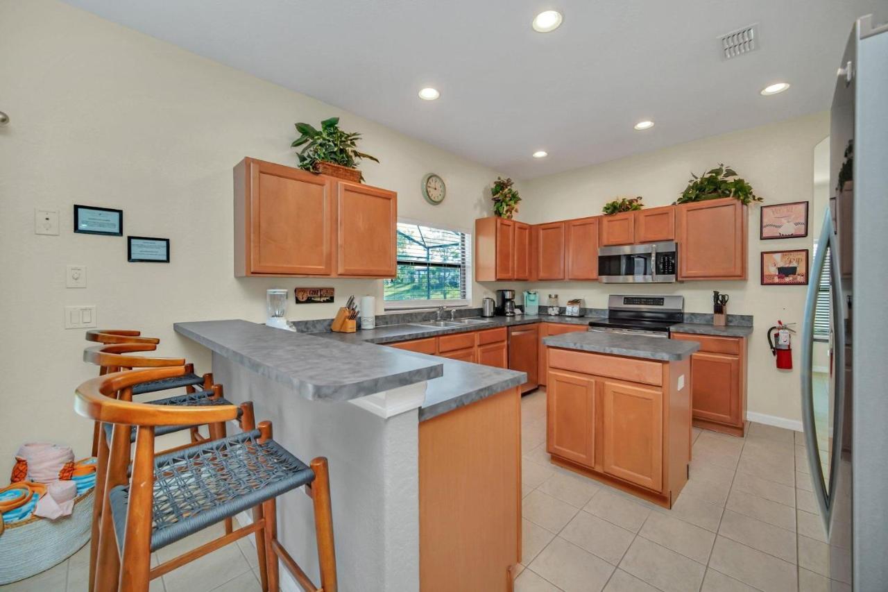 208 Summer Place * Orlando