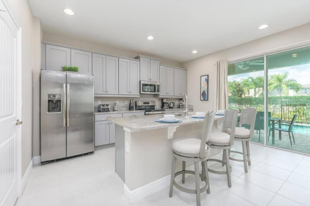 Luxury 6 Bedroom 6 Bath @encore Pool Grill. Holiday home Orlando