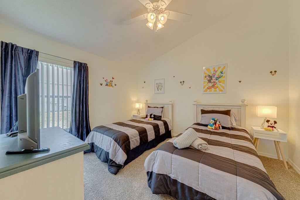 545 -beautiful 4 Bed With Sparkling Pool And Games *