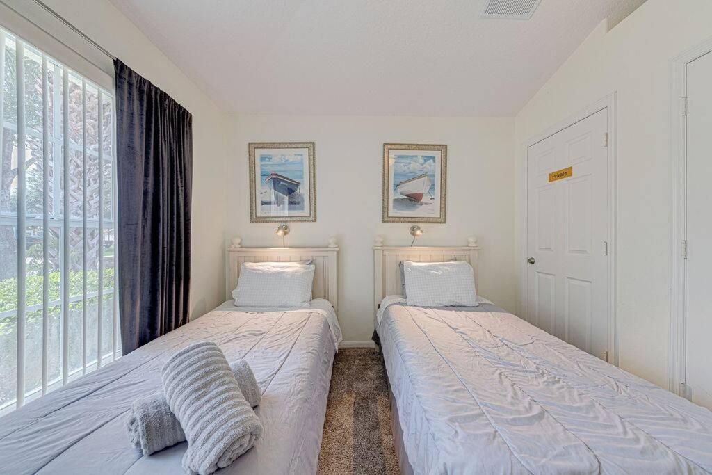 545 -beautiful 4 Bed With Sparkling Pool And Games *