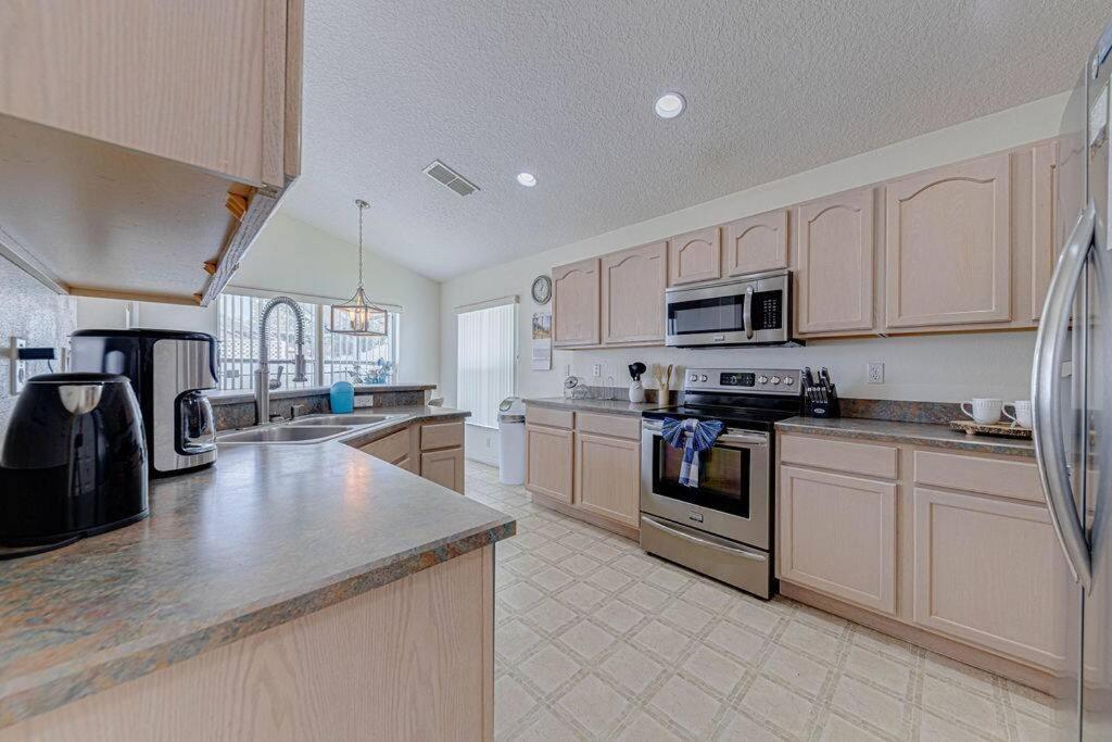 545 -beautiful 4 Bed With Sparkling Pool And Games Orlando