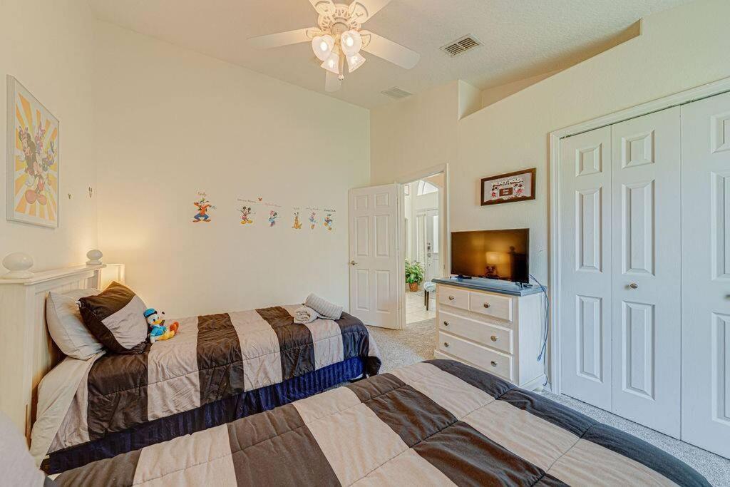 545 -beautiful 4 Bed With Sparkling Pool And Games Holiday home Orlando