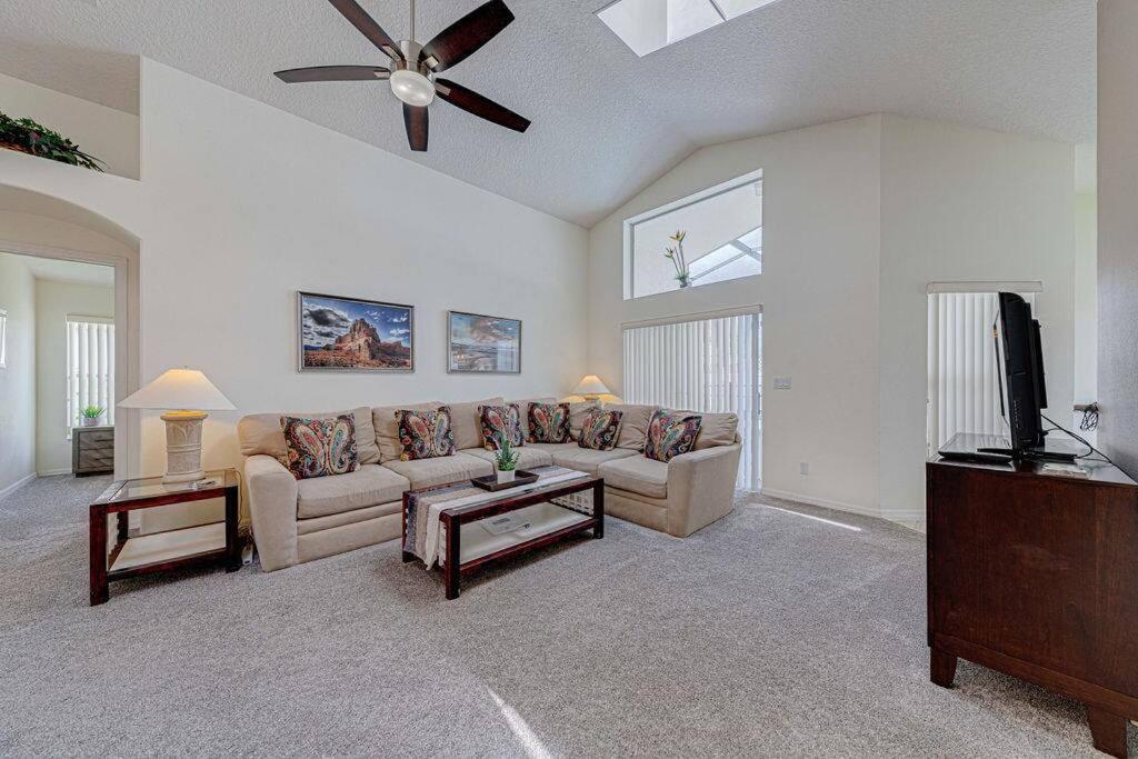 Holiday home 545 -beautiful 4 Bed With Sparkling Pool And Games *