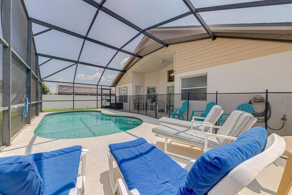 545 -beautiful 4 Bed With Sparkling Pool And Games