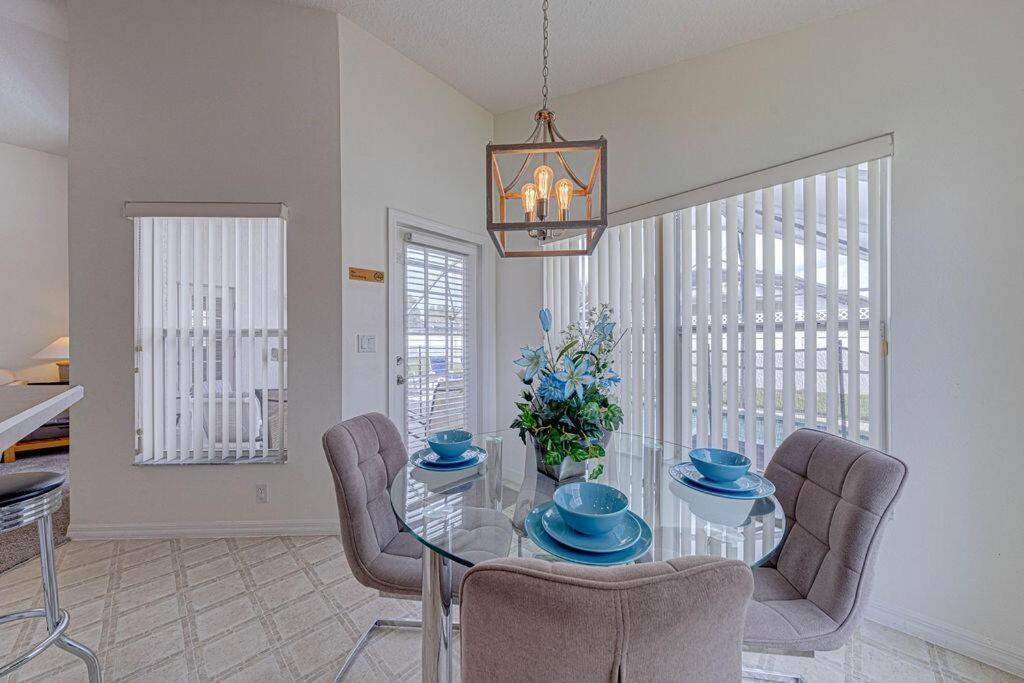 545 -beautiful 4 Bed With Sparkling Pool And Games *