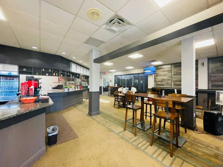 Gorgeous Near Parks And Convention Center Apartment Orlando
