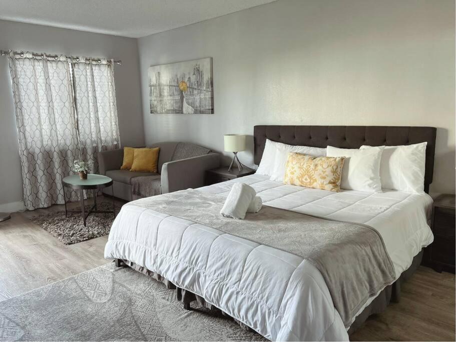 Gorgeous Near Parks And Convention Center Apartment Orlando