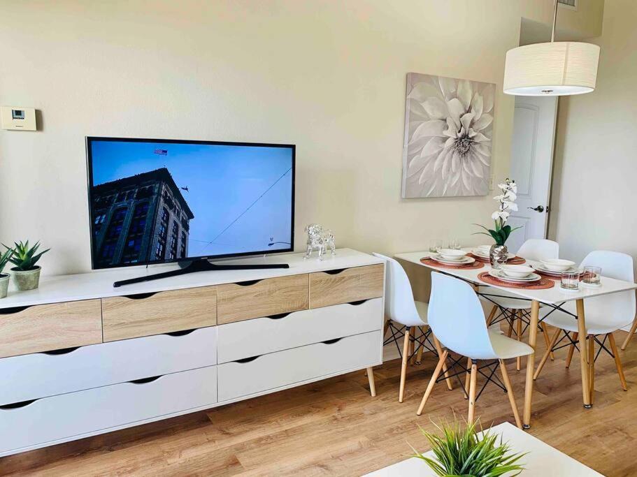 Walking Distance From Universal One Bedroom Apartment Orlando
