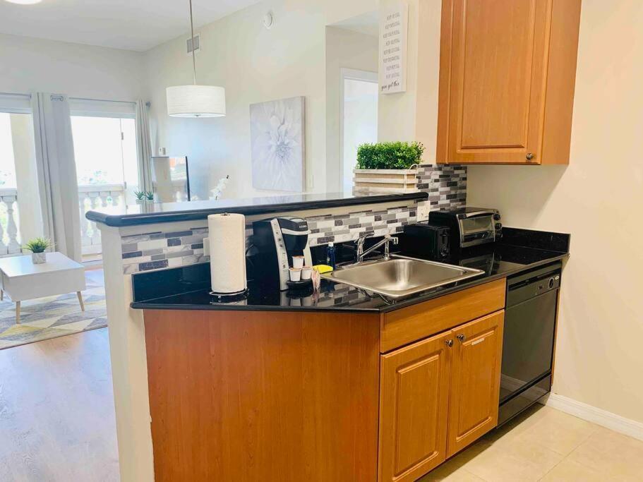 Apartment Walking Distance From Universal One Bedroom