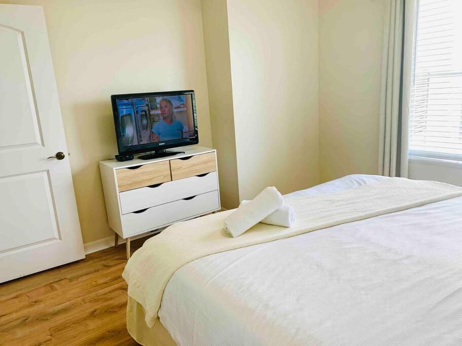 Apartment Walking Distance From Universal One Bedroom