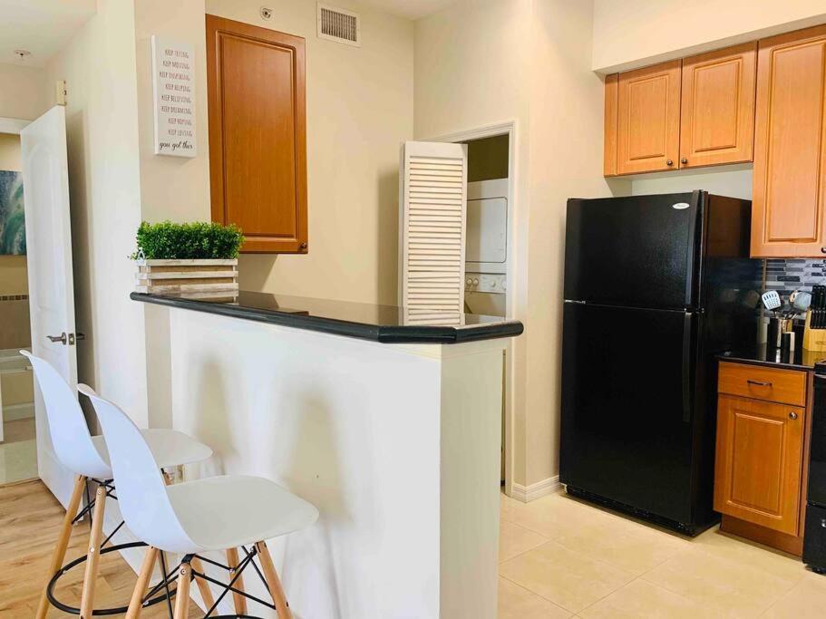 Walking Distance From Universal One Bedroom *