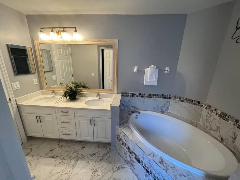 Beautiful Modern 3 Bedroom House - Downtown Orlando Holiday home