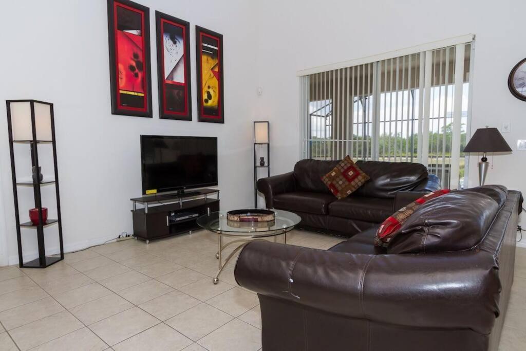 Family Home, Pool, Spa, Great View, Gated -321 Holiday home