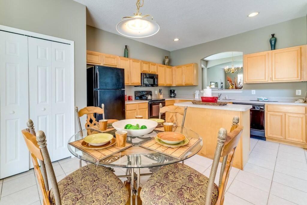 Family Pool Home, Gated Resort, Near & Golf -209 Holiday home