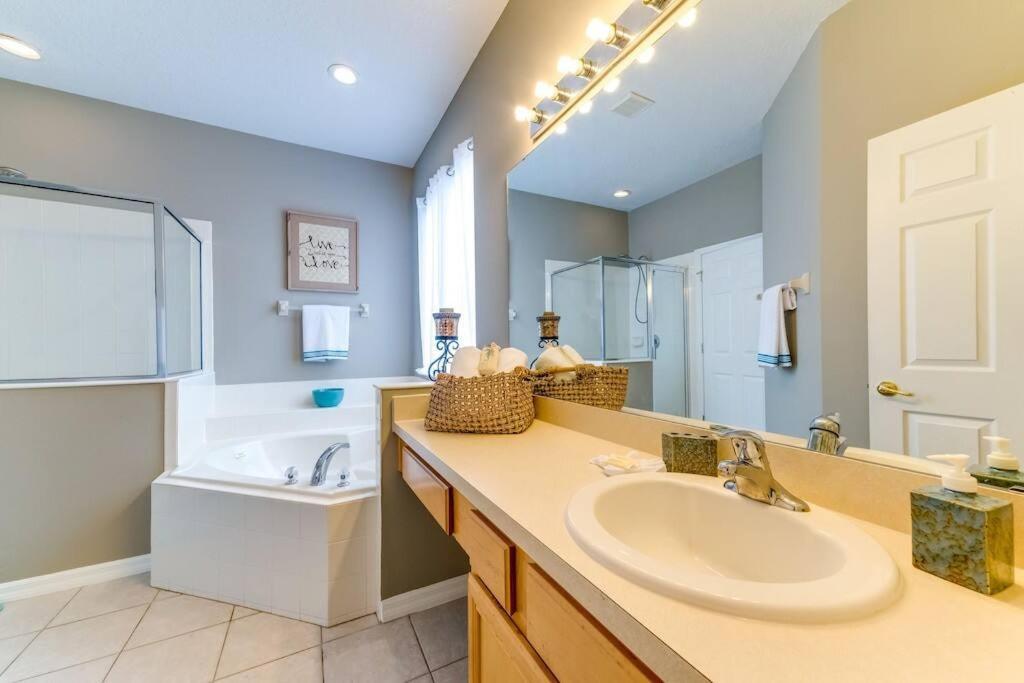 Holiday home Family Pool Home, Gated Resort, Near & Golf -209