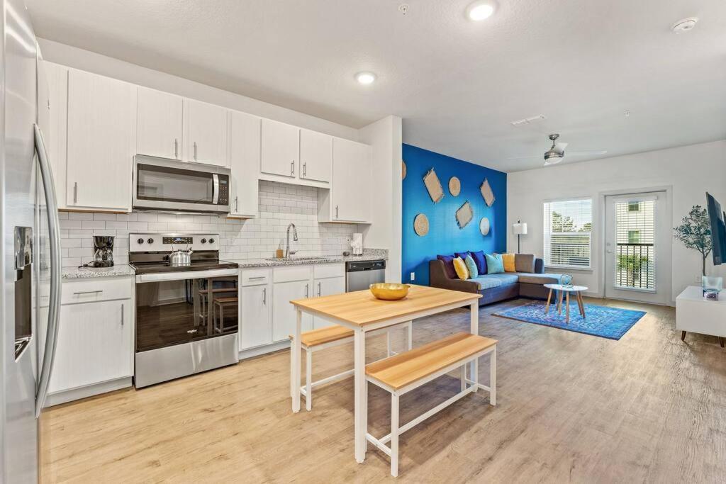 Complete Tranquil 10 Min To Parks Allows Pets, Resort-style Amenities Apartment *