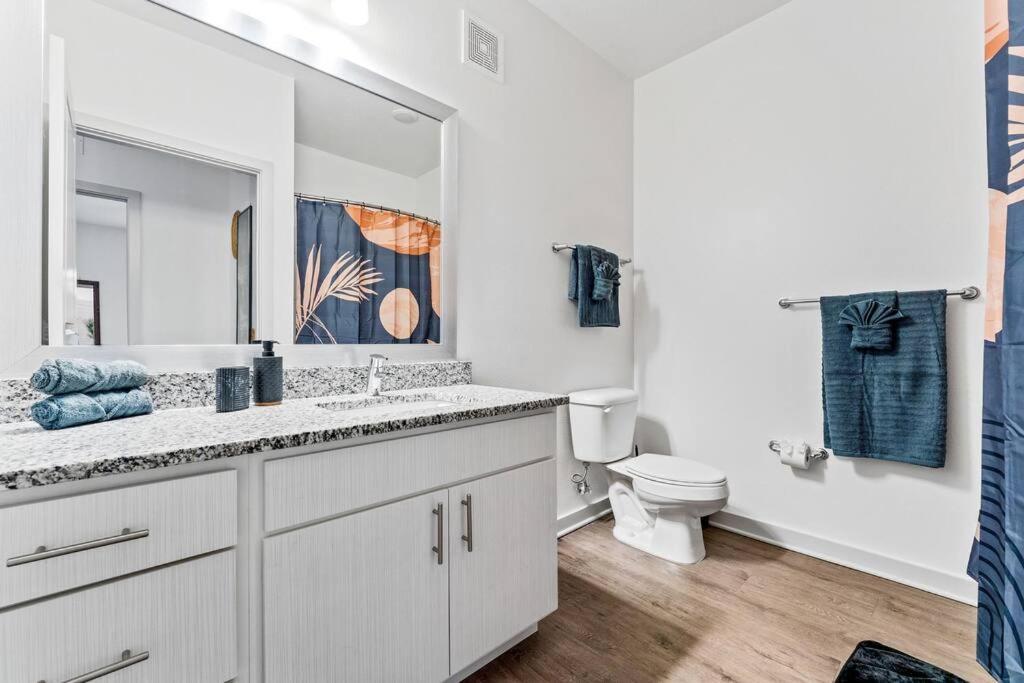 Apartment Complete ,10 Min To Parks Pets Allowed, Resort-style Amenities *