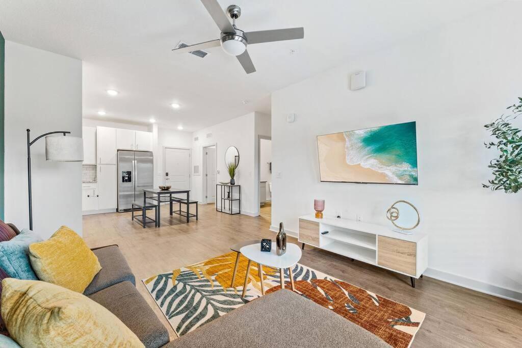 Complete ,10 Min To Parks Pets Allowed, Resort-style Amenities Apartment
