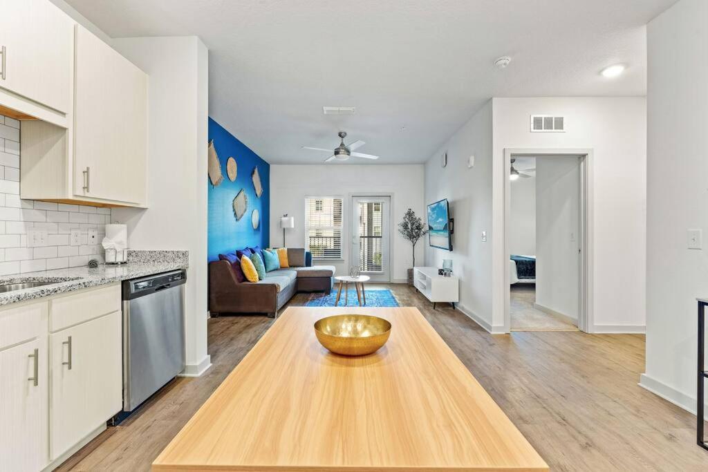 Apartment Complete Tranquil 10 Min To Parks Allows Pets, Resort-style Amenities *