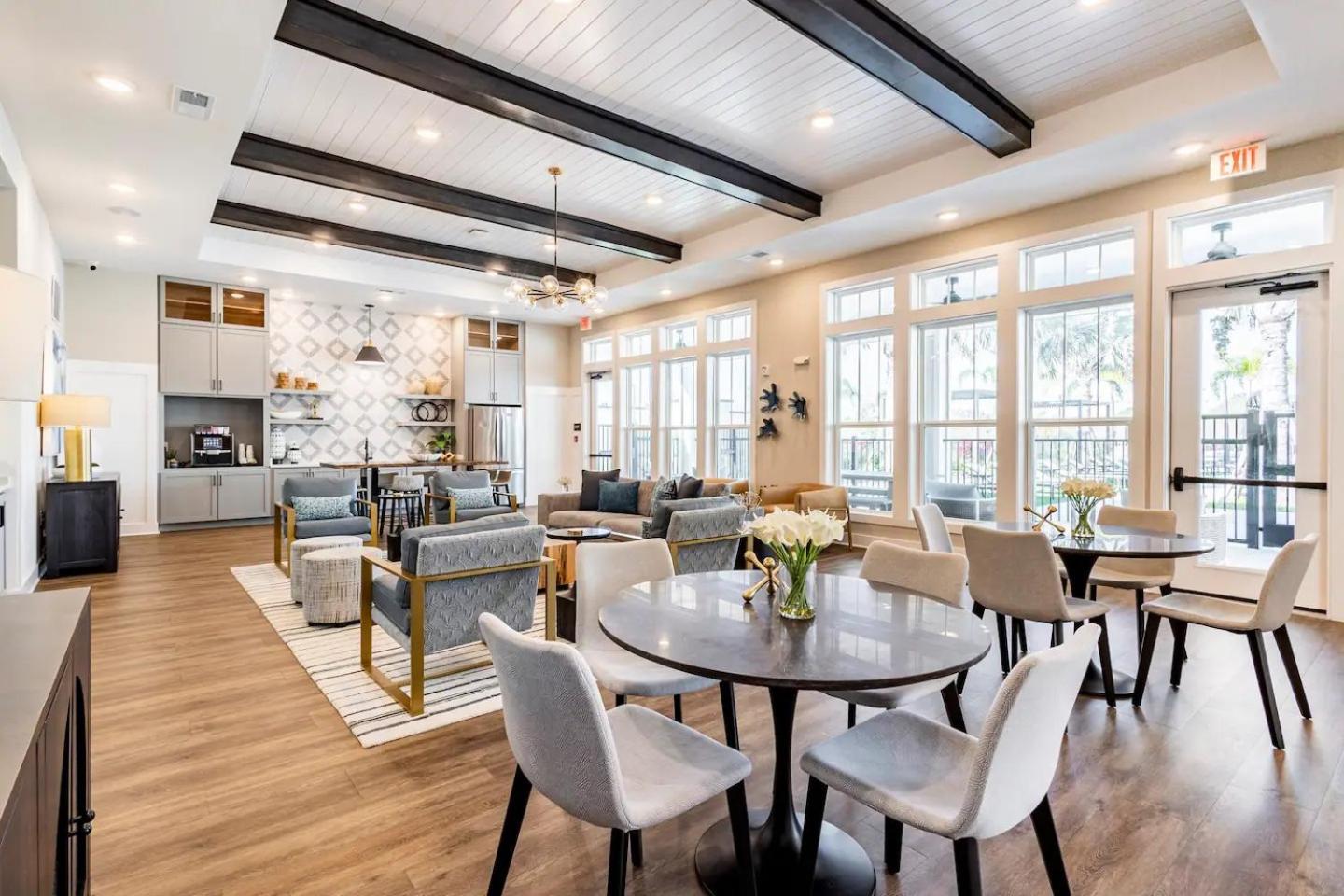 Complete Lush 10 Min To Parks Pets Allowed, Resort-style Amenities Apartment