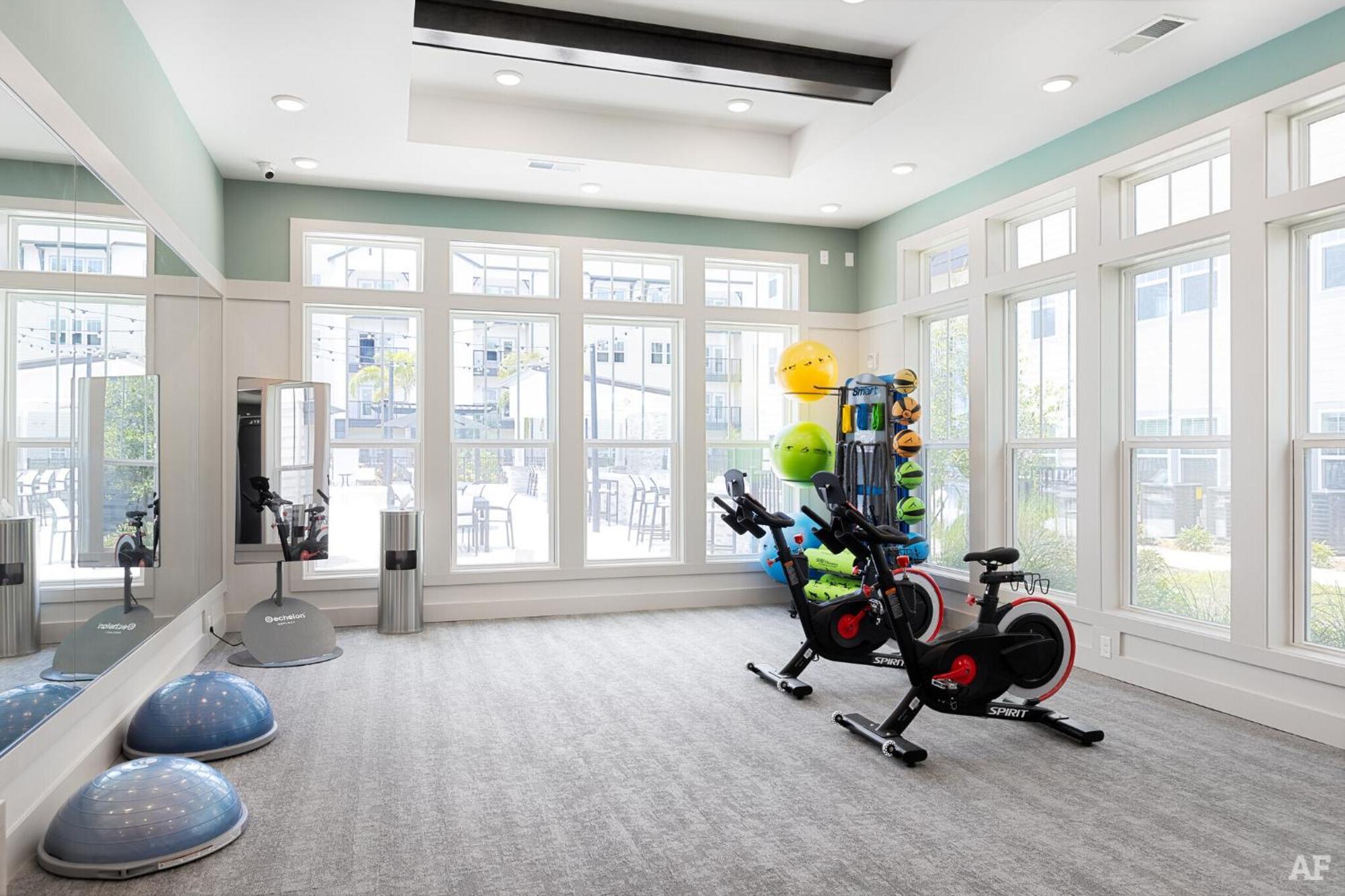 Complete Contemporary 10 Min To Parks Pets Allowed, Resort-style Amenities Apartment *