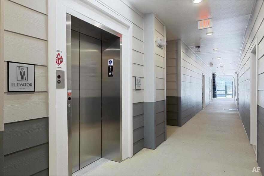 Apartment Complete ,10 Min To Parks Pets Allowed, Resort-style Amenities
