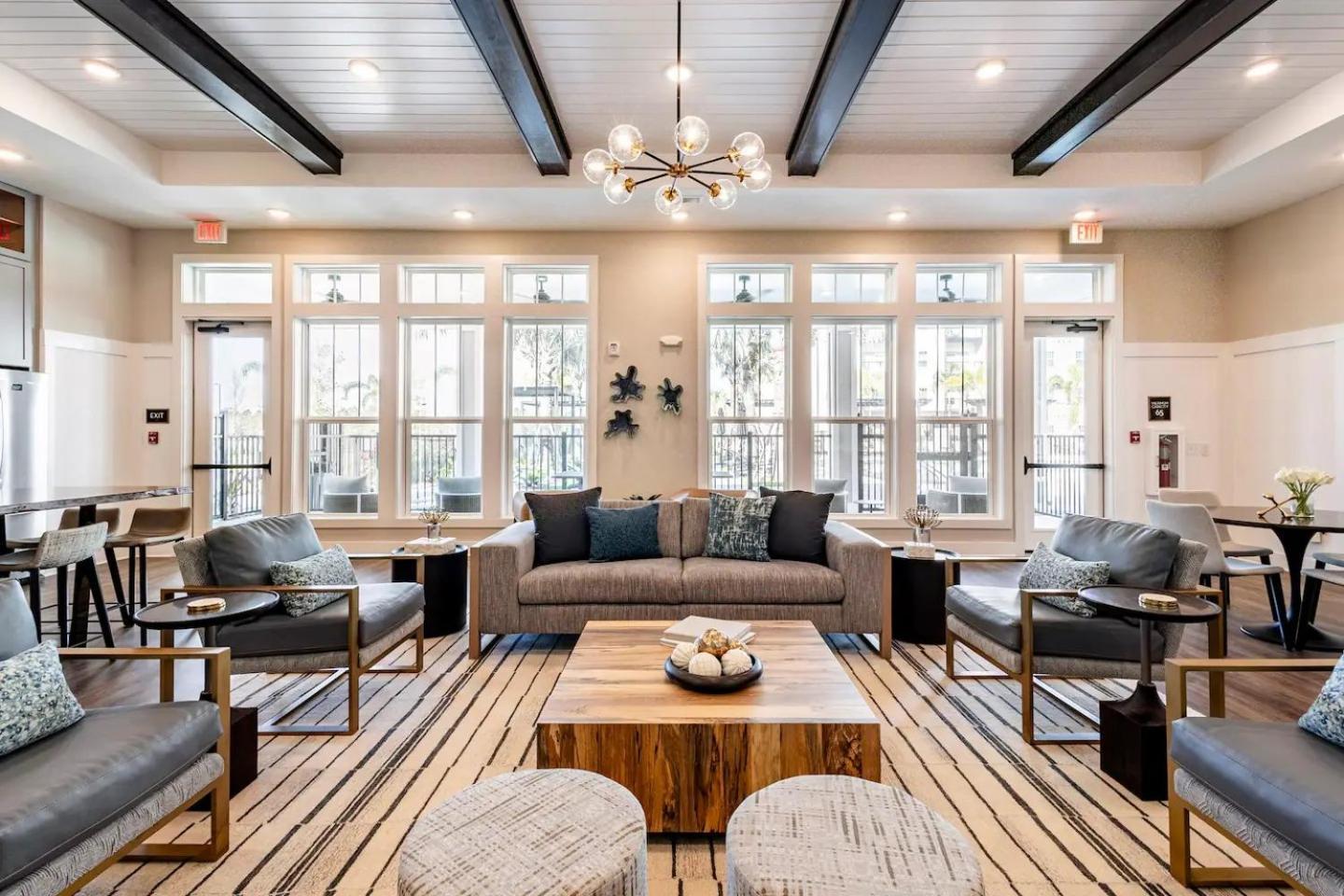 Complete ,10 Min To Parks Pets Allowed, Resort-style Amenities * Orlando