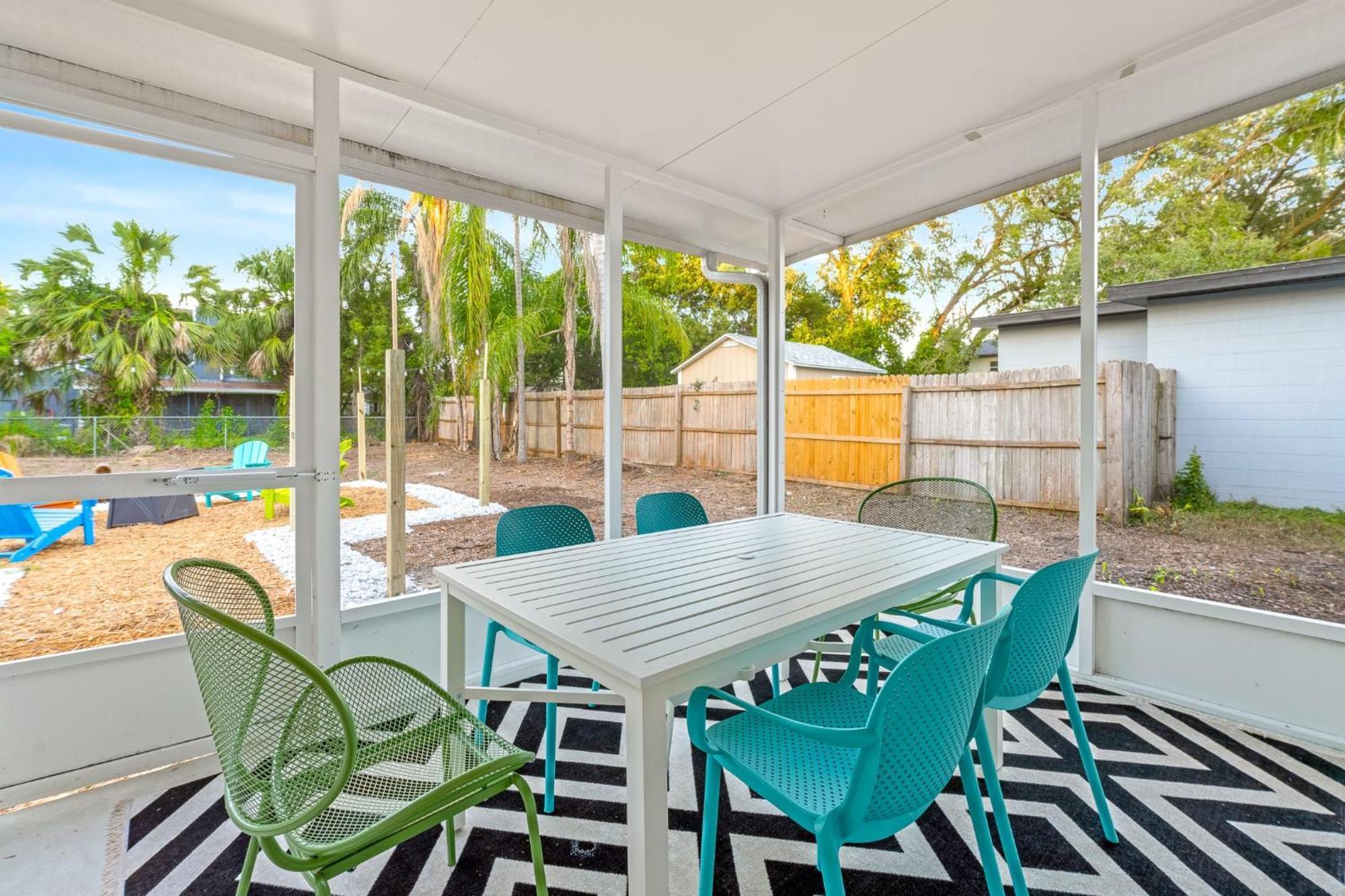 Fire Pit + Grill + 2mi To Dt Holiday home *