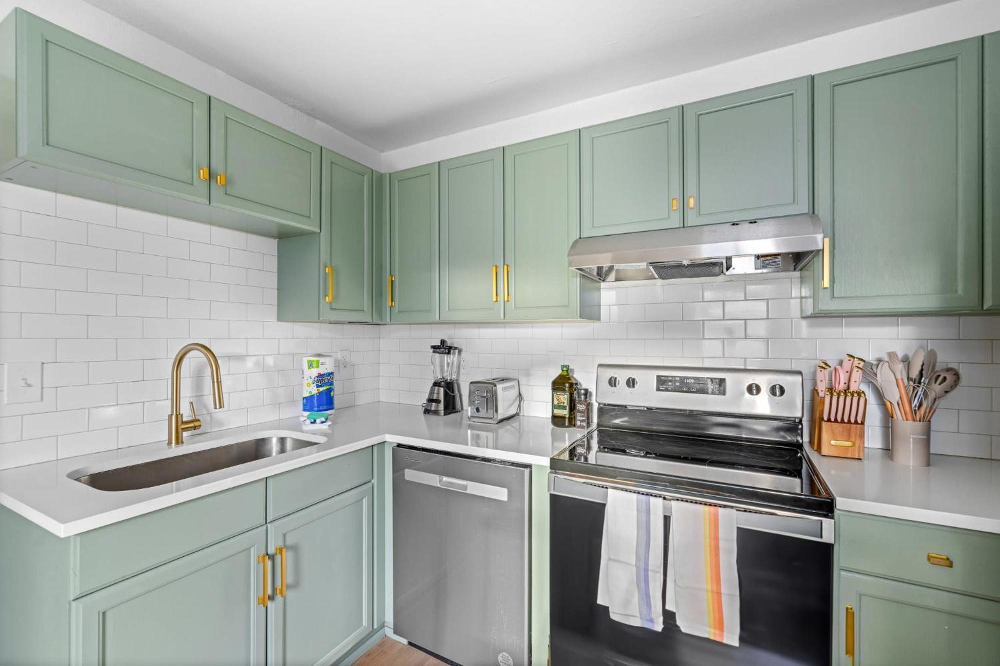Fire Pit + Grill + 2mi To Dt Holiday home Orlando
