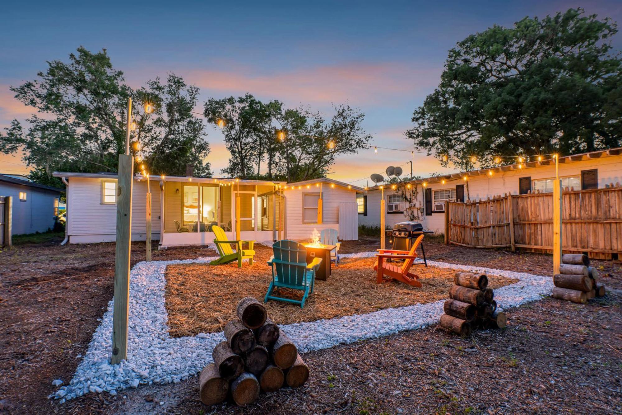 Fire Pit + Grill + 2mi To Dt Holiday home