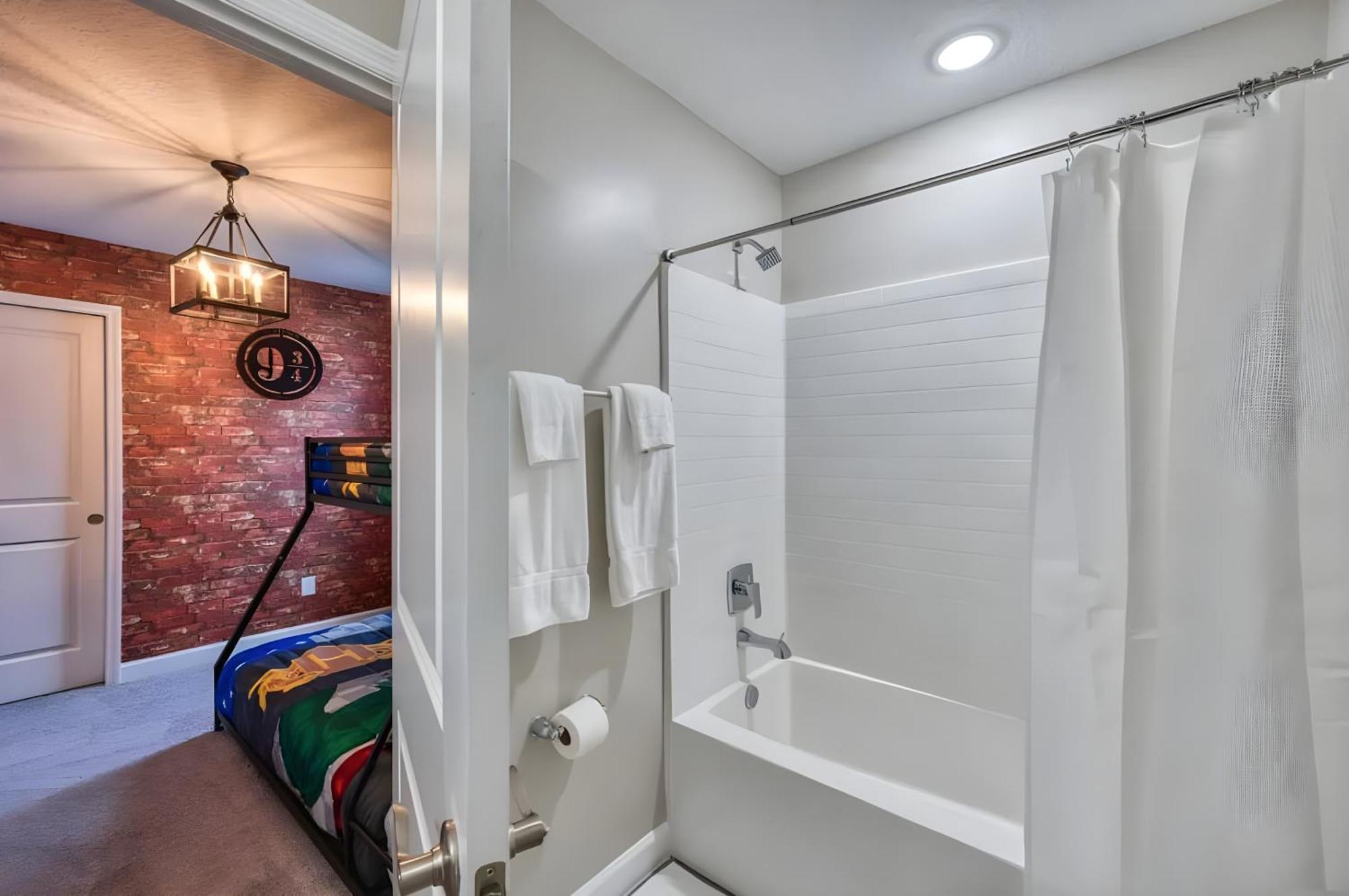 Super Spacious W Private Pool Themed Beds