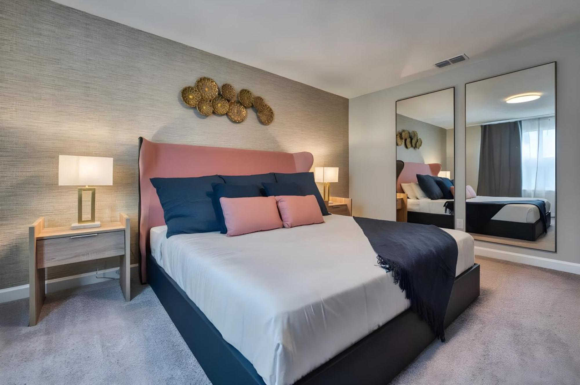 Super Spacious W Private Pool Themed Beds *