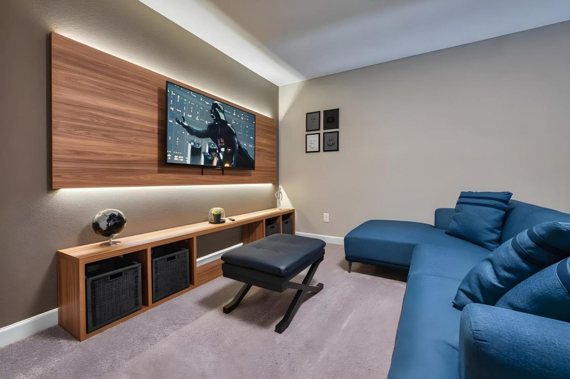 Super Spacious W Private Pool Themed Beds