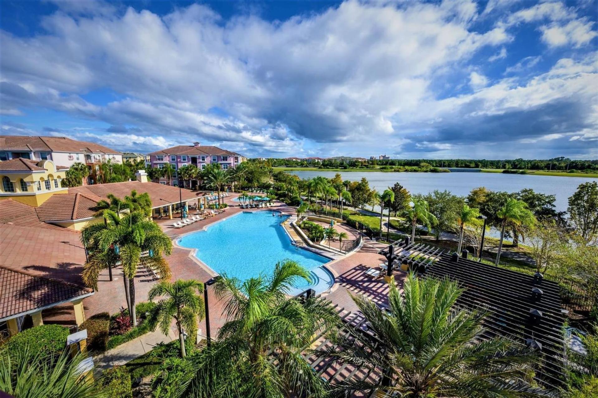 3 Bedrooms- 2 Bathrooms- Vista Cay 4024-203 Bd